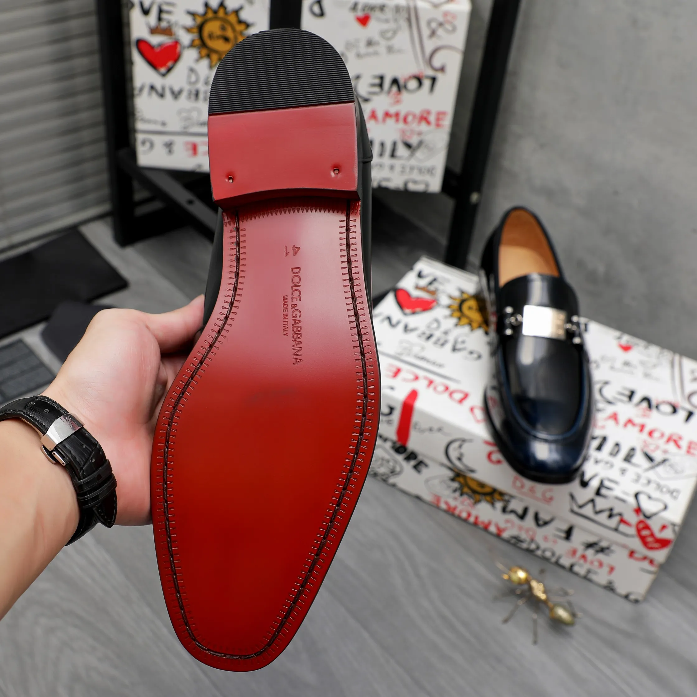 Men's shoes 💰500 Product trademark: DG (Dolce & Gabbana) business casual leather shoes Regular size: 38-45 (45 is custom-made and non-returnable) Product materials: Selected pearlescent polished cowhide upper, cowhide lining, original outsole